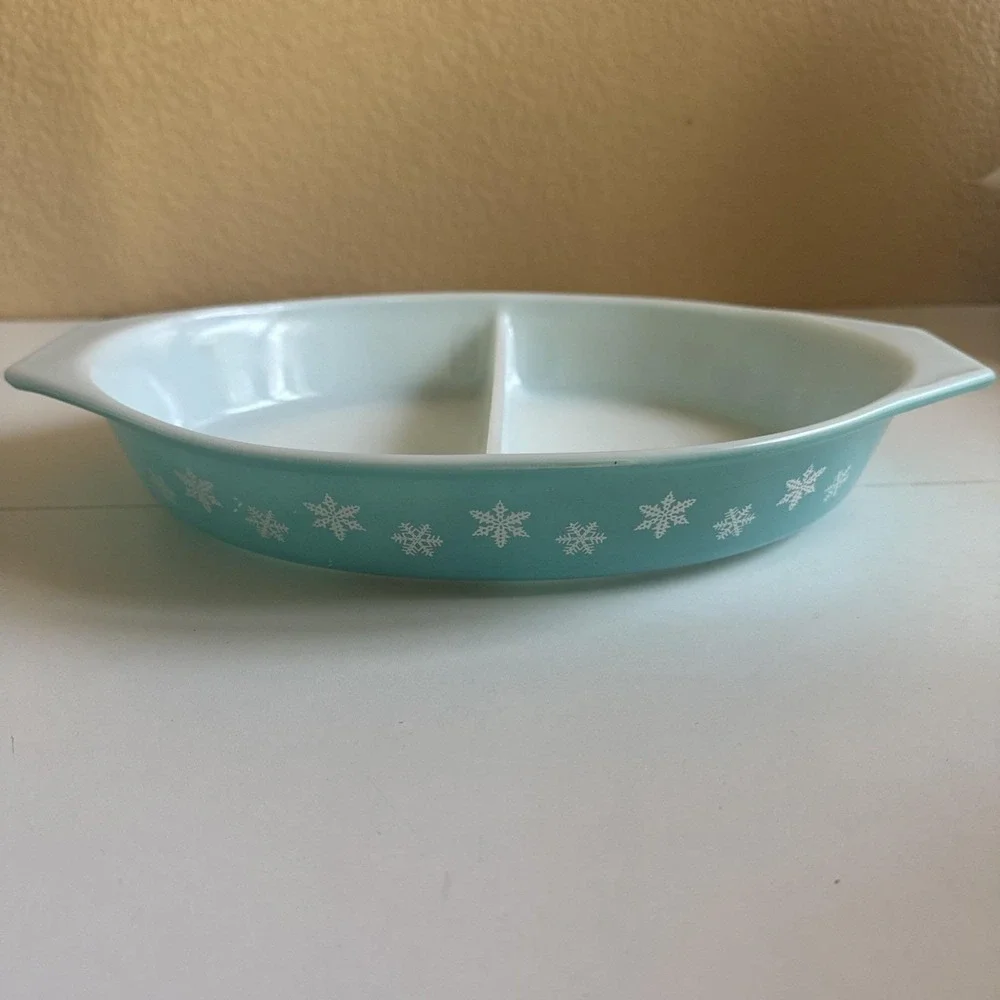 Vintage PYREX Snowflake Turquoise Divided Casserole Dish Only No Cover 1.5QT.